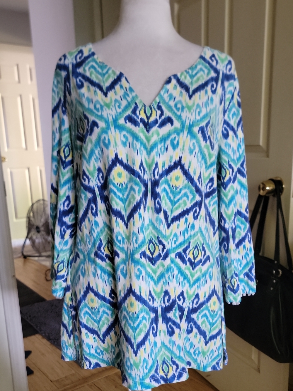 Tommy Bahama Women's Blue Green Patterned V-Neck Tunic Top